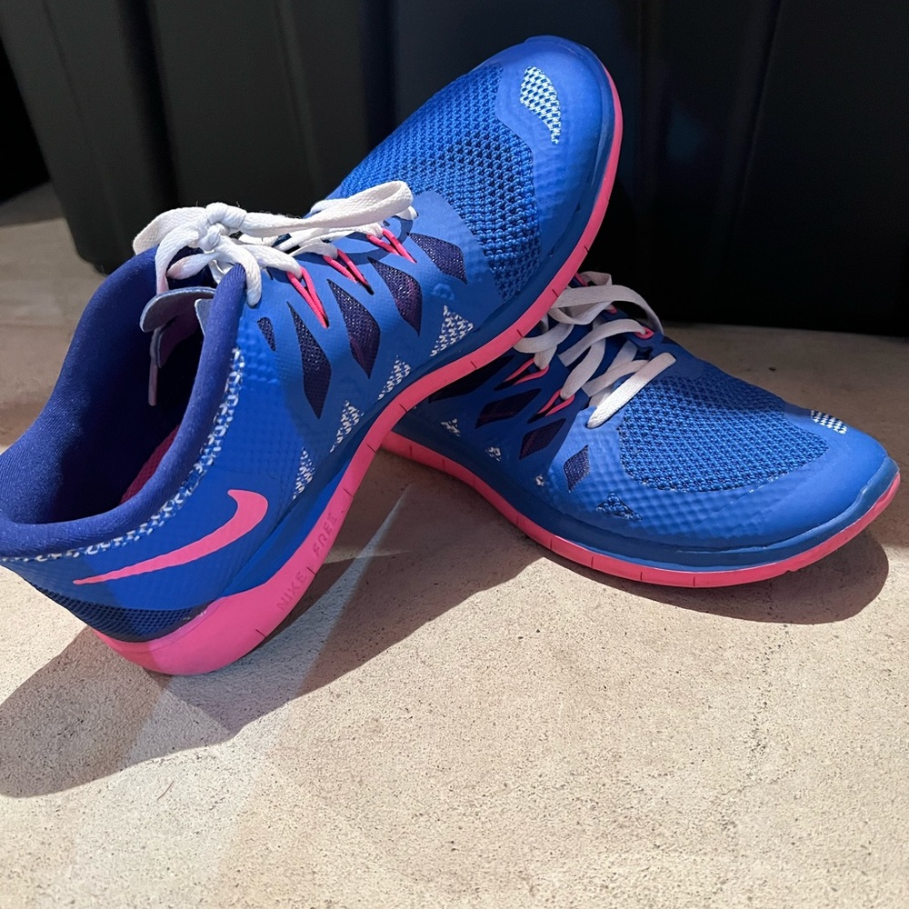 Like new Nike sneakers.